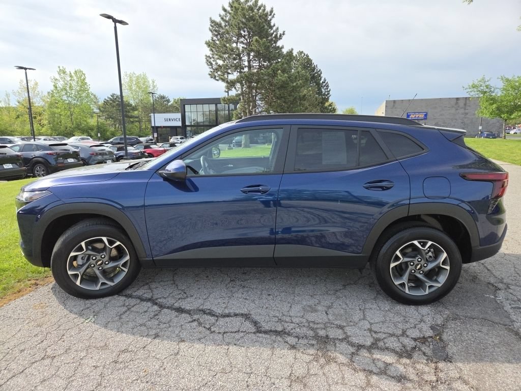 Used 2024 Chevrolet Trax LT w/ Driver Confidence Package FWD image 16