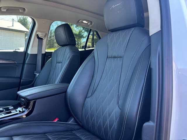 Used 2022 Buick Envision Avenir w/ Technology Package II image 12