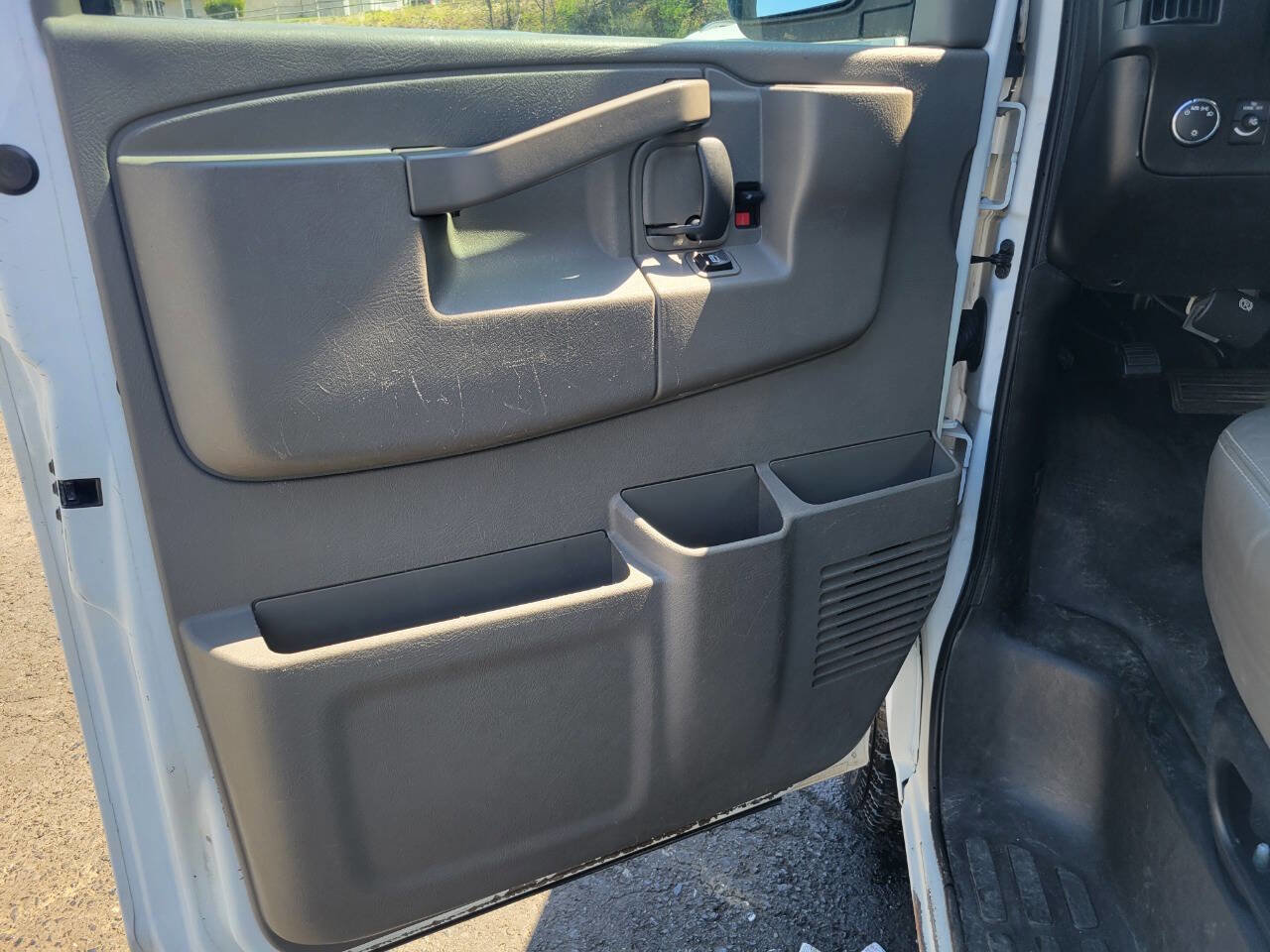 Used 2019 Chevrolet Express 3500 LS RWD image 15