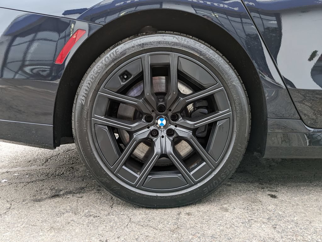 Used 2023 BMW 760i xDrive AWD/4WD image 53
