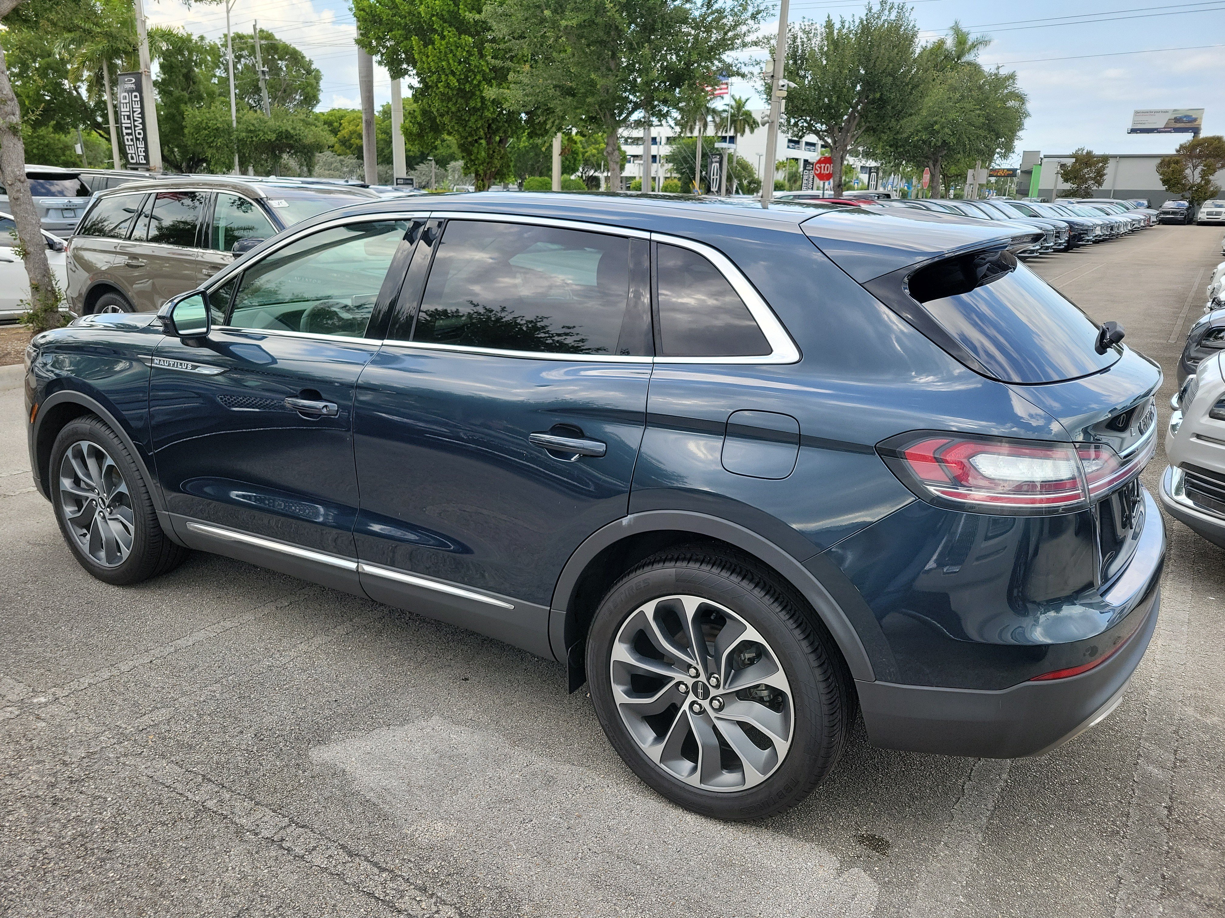 Certified 2022 Lincoln Nautilus Reserve FWD image 3