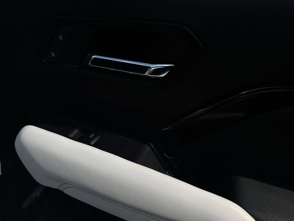 Used 2023 GMC Canyon AT4X image 32