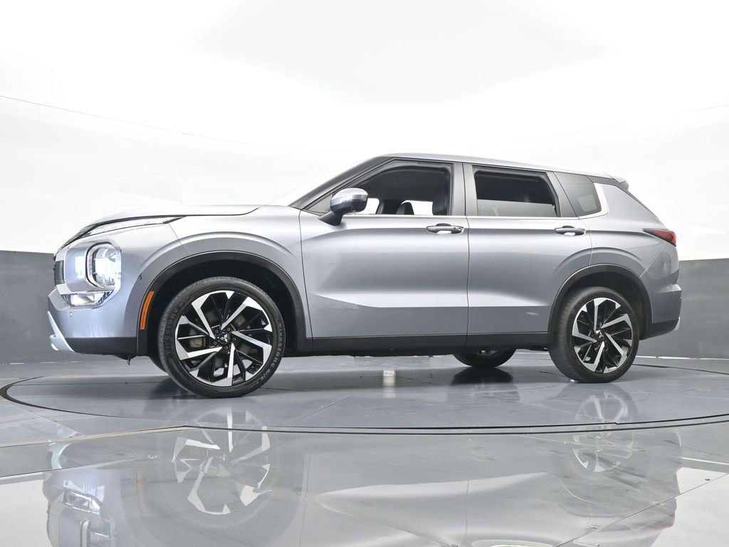 Used 2022 Mitsubishi Outlander SE image 59