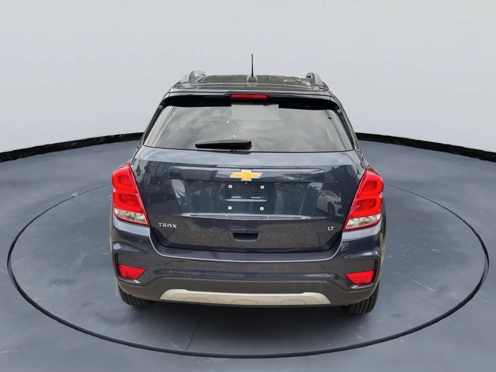 Used 2018 Chevrolet Trax LT w/ LPO, Cargo Package FWD image 5