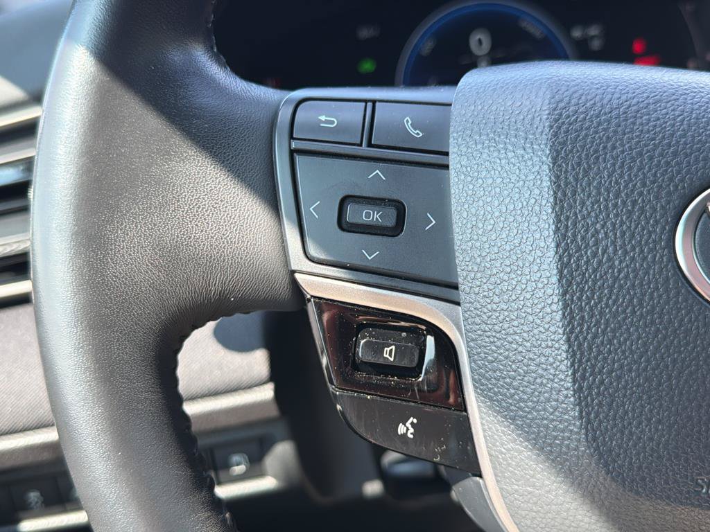 Used 2025 Toyota Camry LE w/ Convenience Package FWD image 12