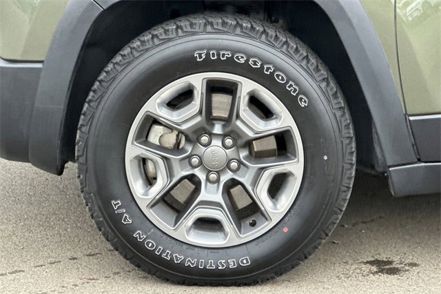 Used 2019 Jeep Cherokee Trailhawk image 29