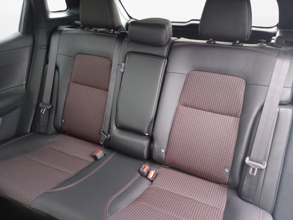 New 2026 Nissan Kicks SR w/ Cold Weather Package FWD image 12