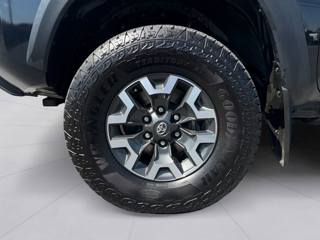 Used 2021 Toyota Tacoma TRD Off-Road AWD/4WD image 9