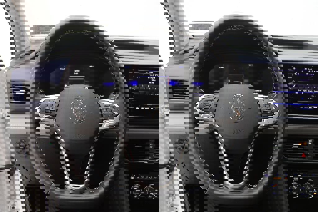 Used 2024 Volkswagen Taos SE image 16