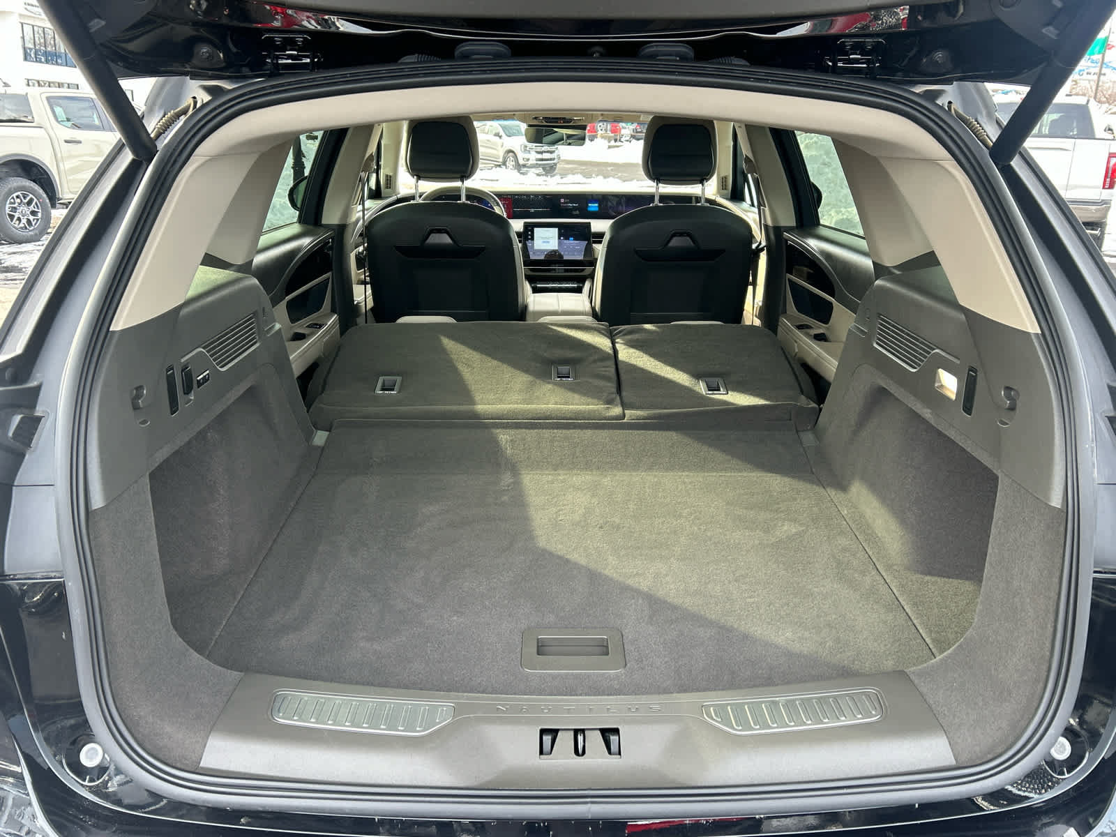 Used 2024 Lincoln Nautilus Reserve AWD/4WD image 8