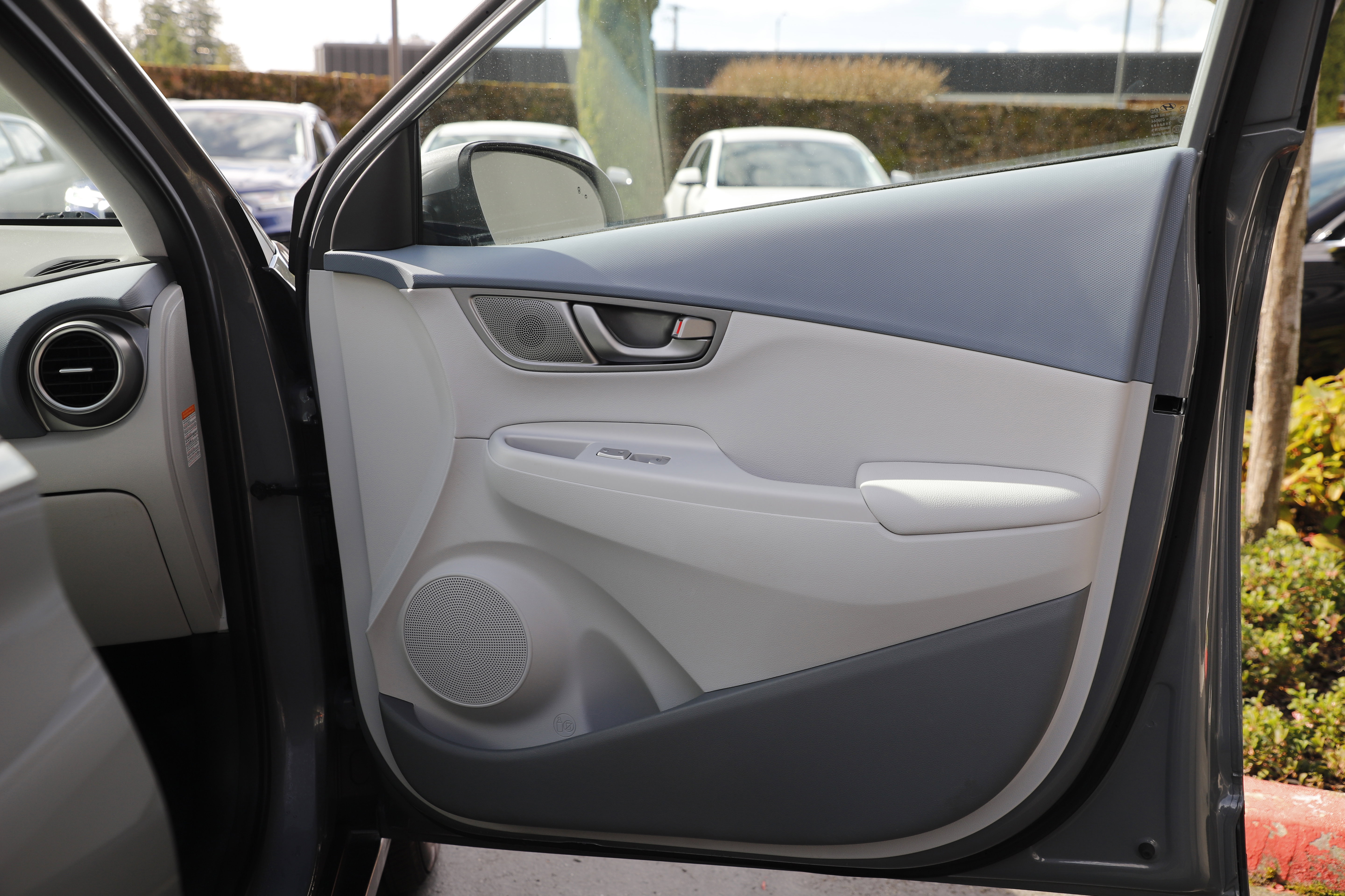 Used 2021 Hyundai Kona Limited image 9