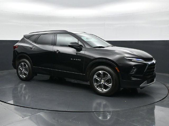 Used 2024 Chevrolet Blazer LT w/ Convenience Package FWD image 3
