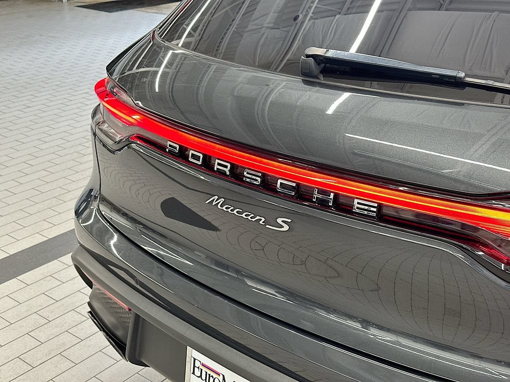 Certified 2022 Porsche Macan S AWD/4WD image 34