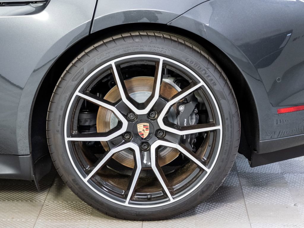 Certified 2025 Porsche Taycan AWD/4WD image 39
