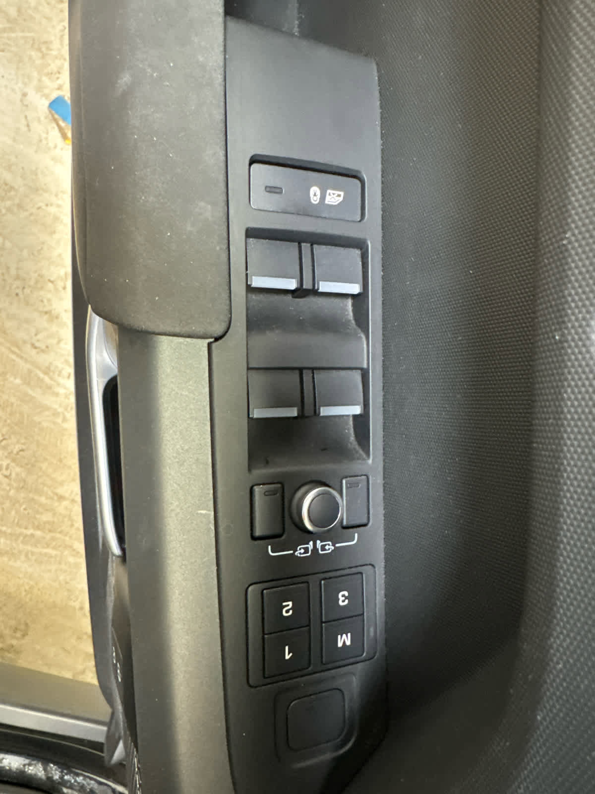 Used 2023 Land Rover Defender 110 X-Dynamic SE image 31