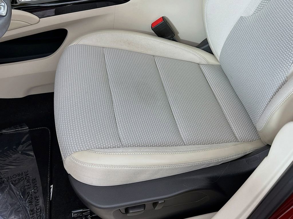 Used 2023 Buick Envision Preferred image 26