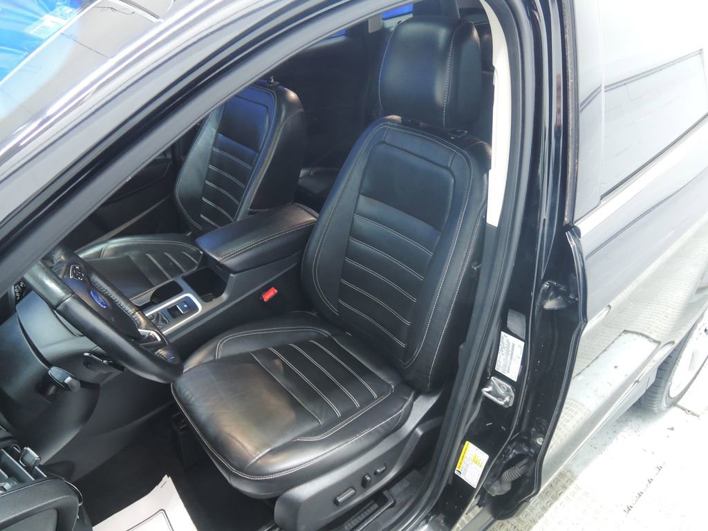 Used 2017 Ford Escape Titanium FWD image 6