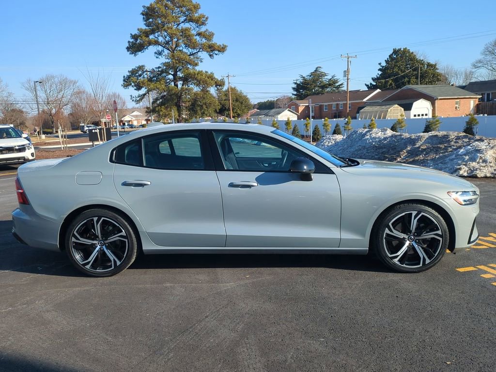 Used 2024 Volvo S60 B5 Core image 3