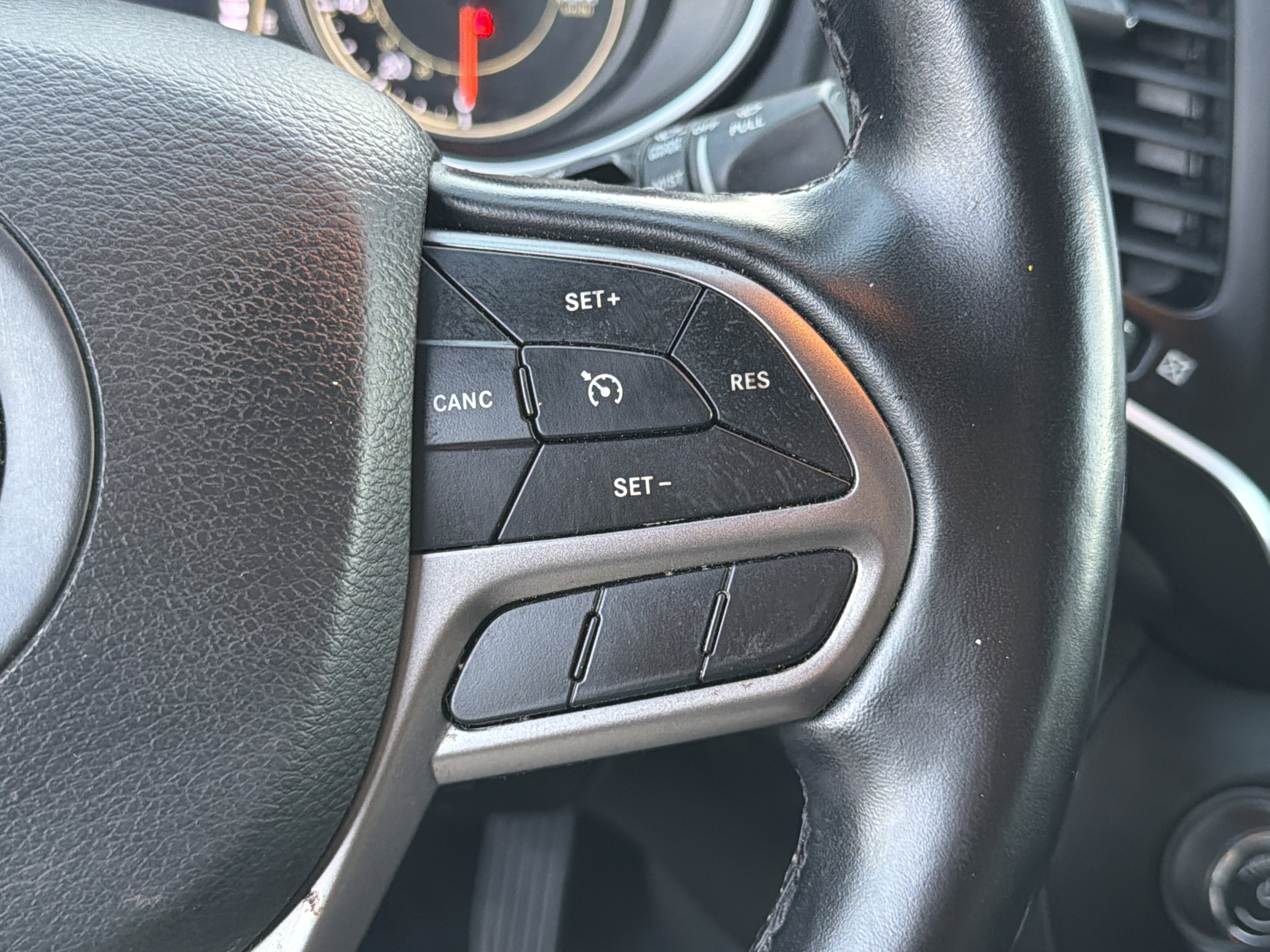 Used 2021 Jeep Cherokee Latitude Lux w/ Sun & Sound Group image 27