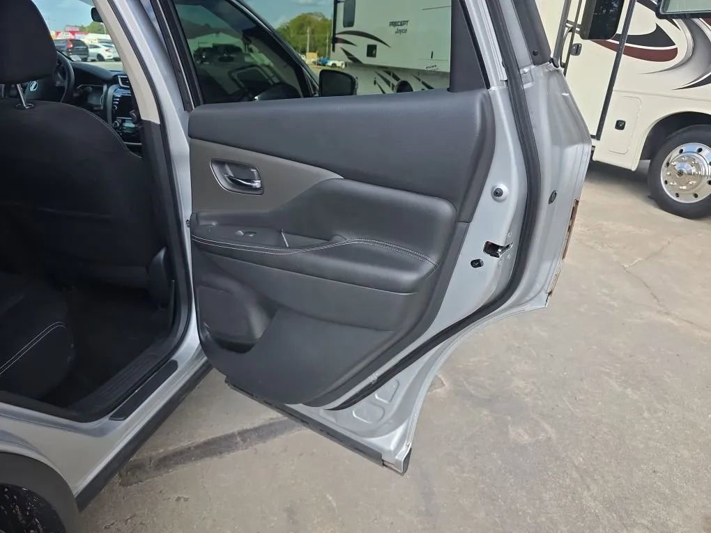 Used 2019 Nissan Murano S image 37