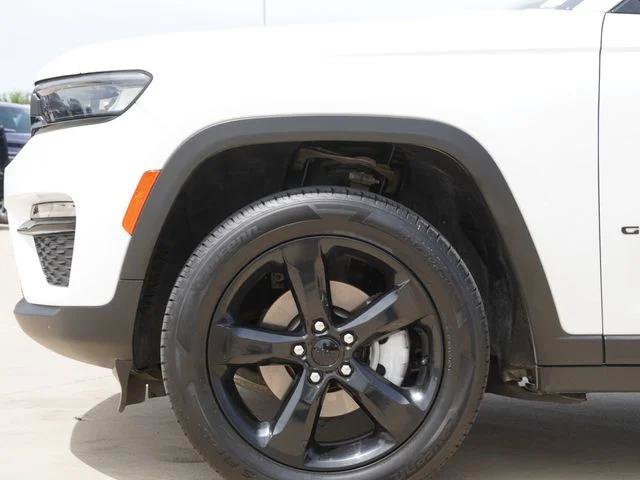 Certified 2024 Jeep Grand Cherokee Limited w/ Black Appearance Package RWD image 4