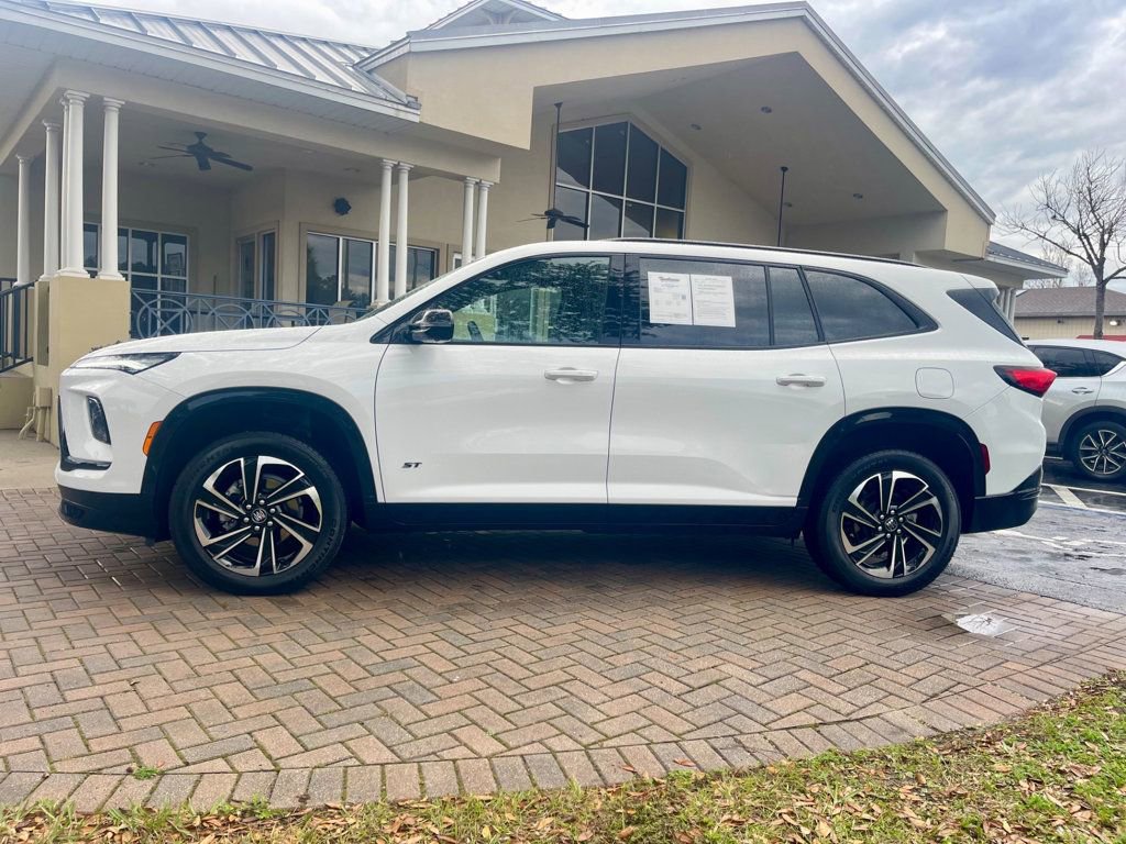 Used 2025 Buick Enclave Sport Touring image 2
