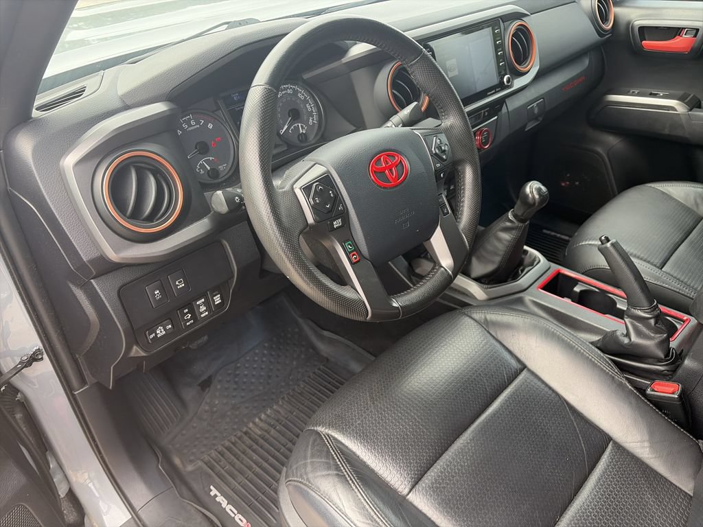 Used 2020 Toyota Tacoma TRD Sport w/ TRD Premium Sport Package AWD/4WD image 10