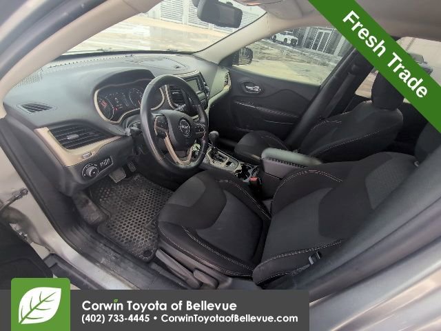 Used 2016 Jeep Cherokee Latitude w/ Cold Weather Group image 11