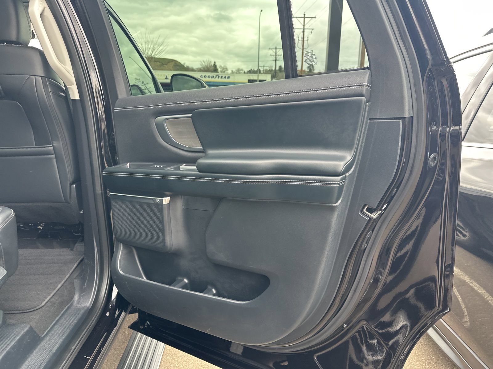 Used 2025 Ford Expedition Max Platinum AWD/4WD image 40