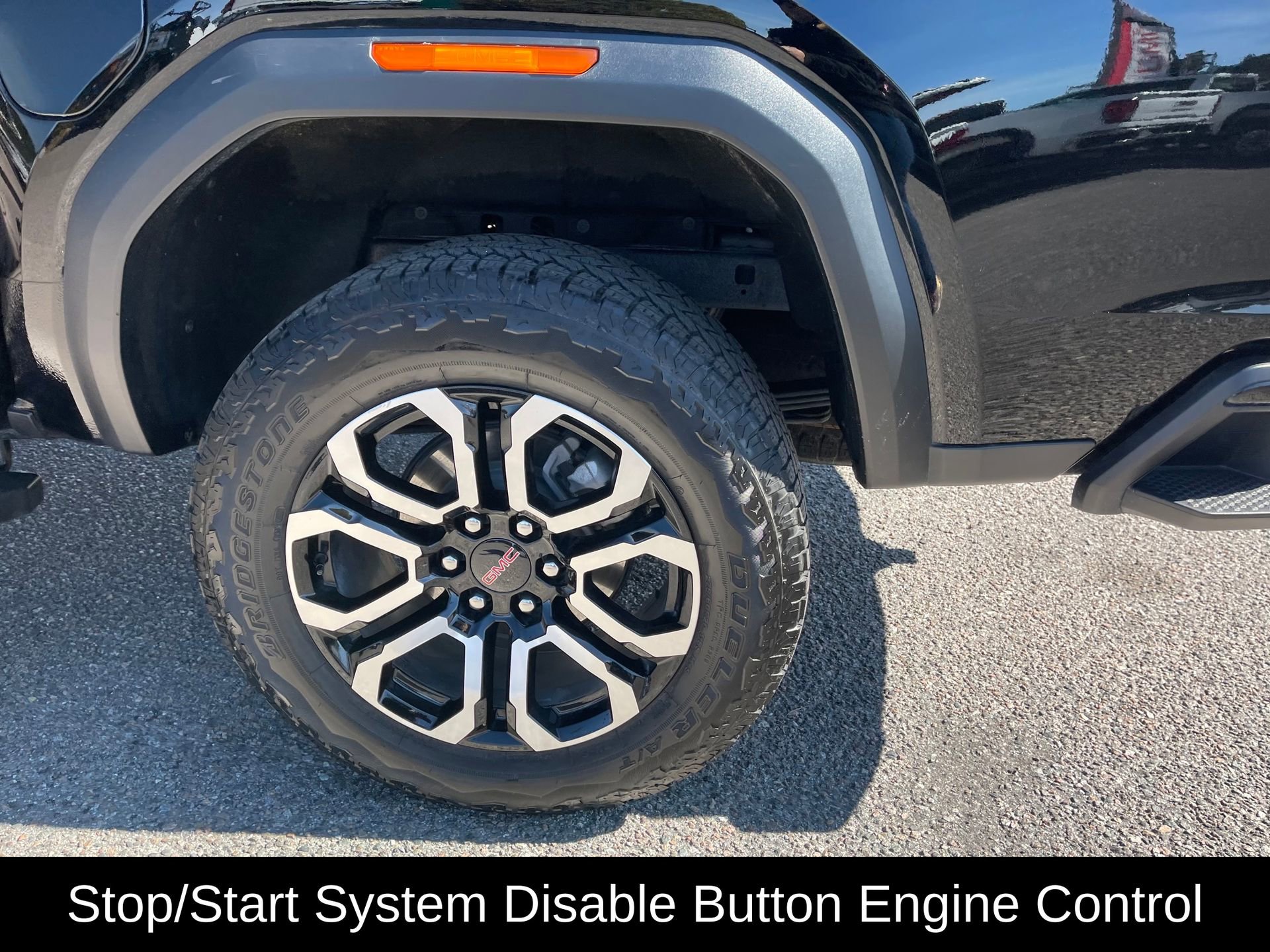 Used 2025 GMC Canyon AT4 w/ Nightfall Edition image 9