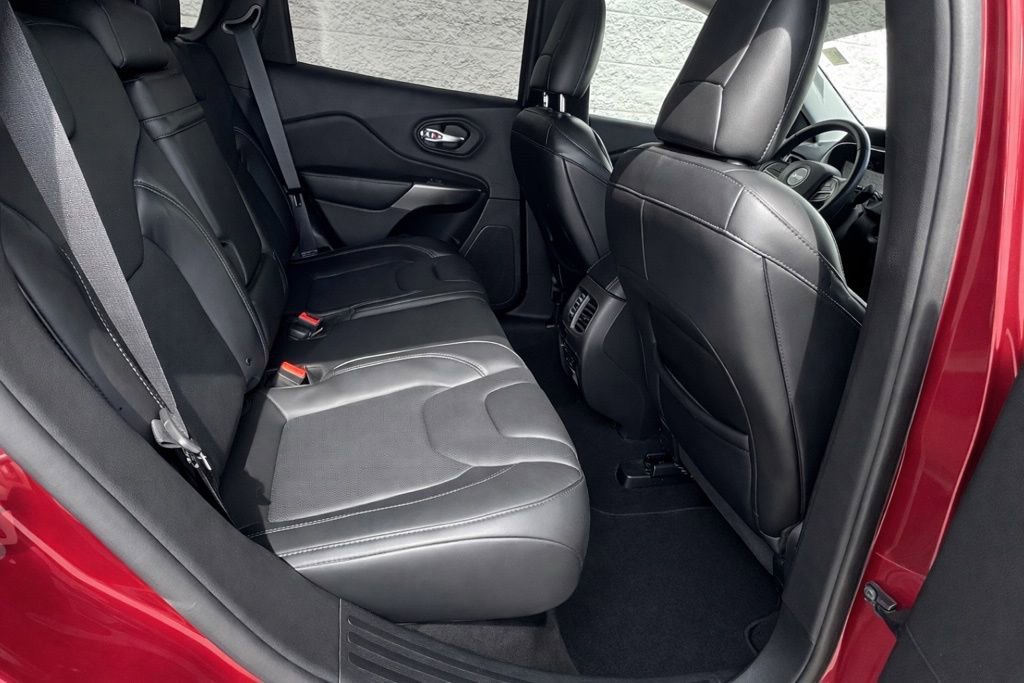 Used 2019 Jeep Cherokee Limited image 12