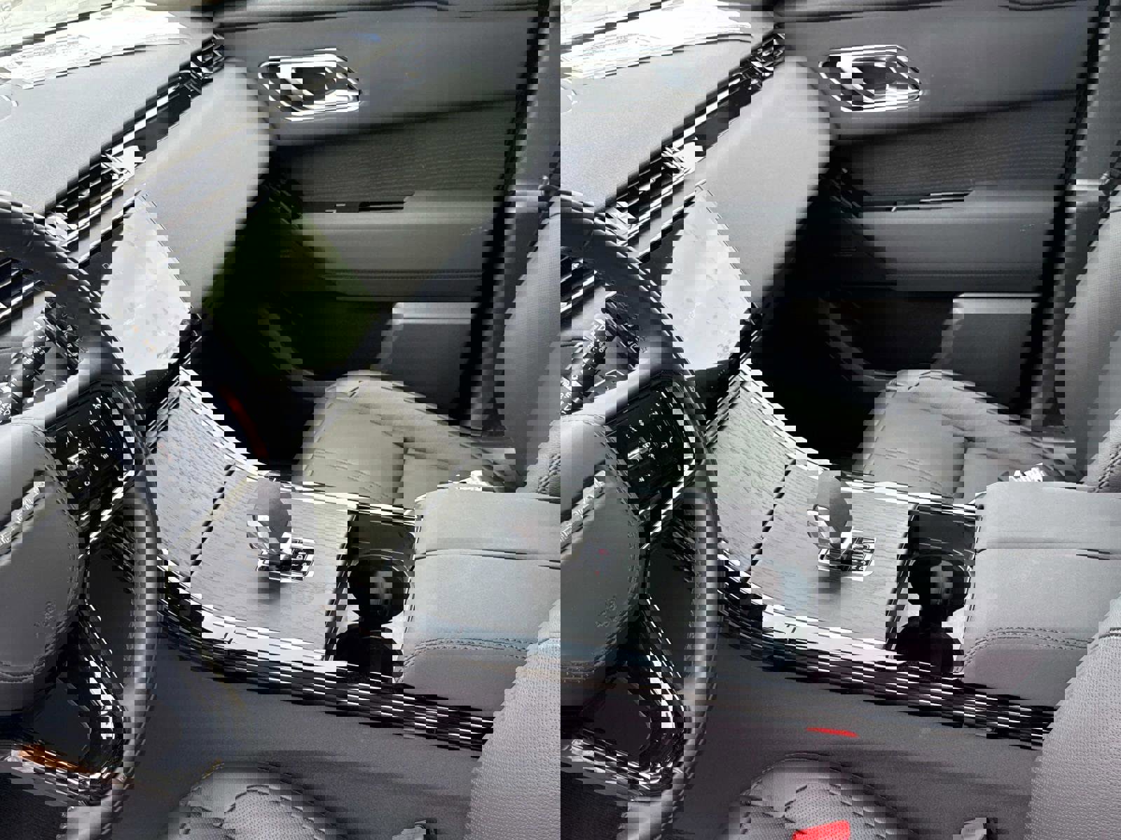 Certified 2025 Land Rover Range Rover Velar Dynamic SE image 21