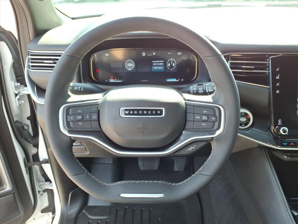 Used 2023 Jeep Wagoneer 4WD w/ Premium Group I image 30