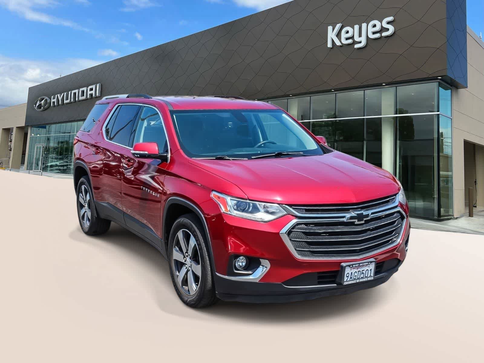 Used 2018 Chevrolet Traverse LT w/ LPO, Cargo Package FWD image 3