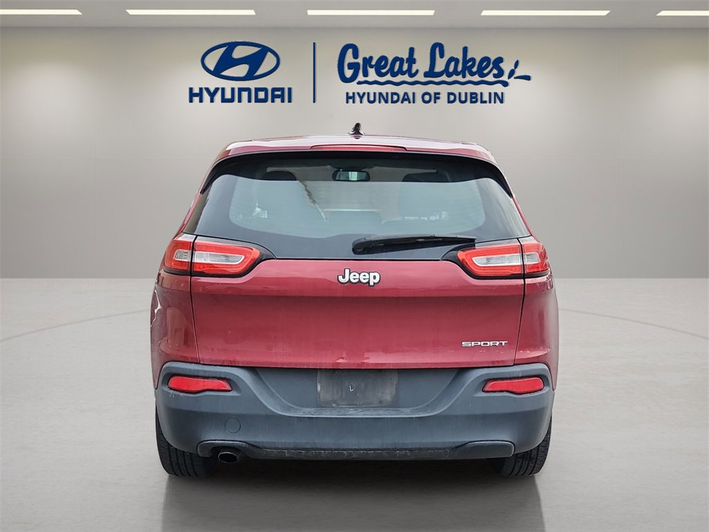 Used 2015 Jeep Cherokee Sport image 4