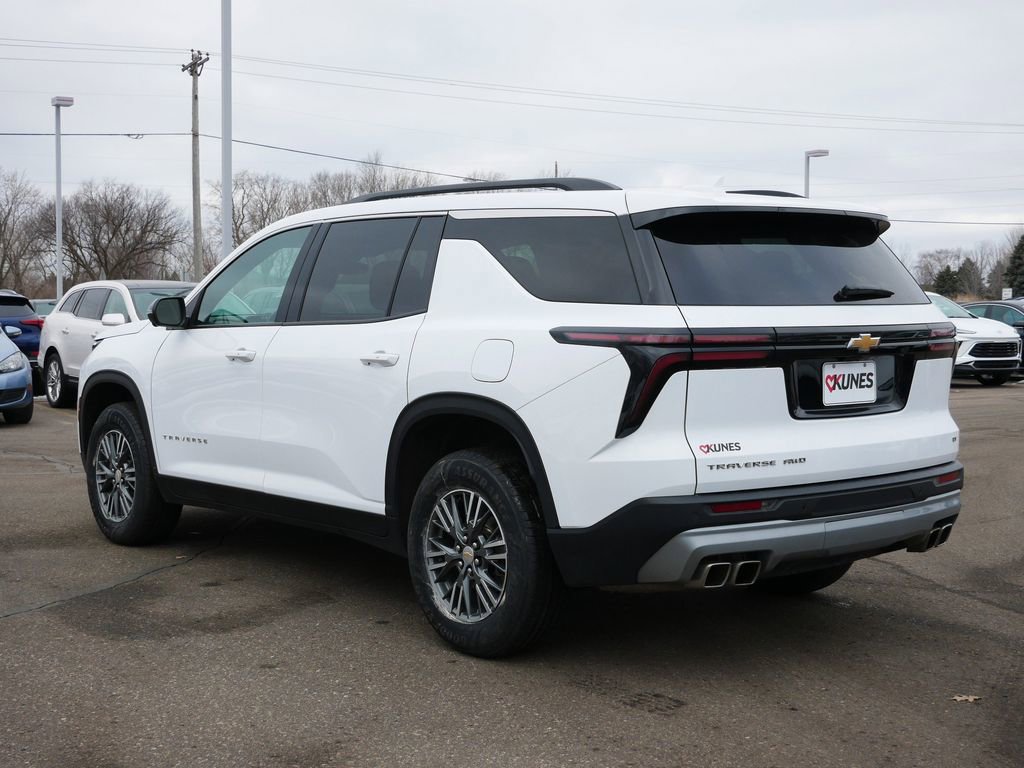 Used 2024 Chevrolet Traverse LT image 5