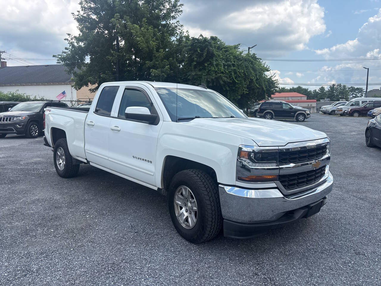 Used 2019 Chevrolet Silverado 1500 LT AWD/4WD image 4