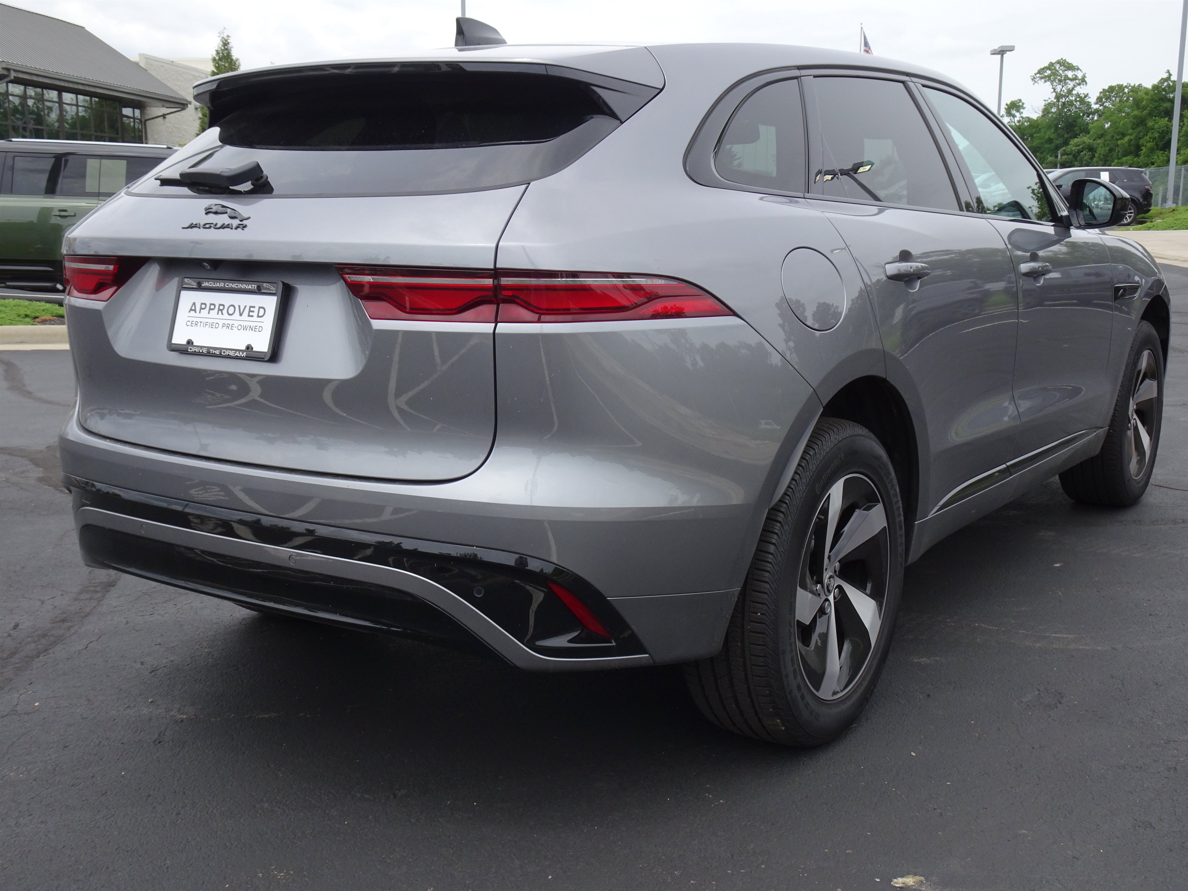 New 2025 Jaguar F-PACE R-Dynamic S AWD/4WD image 10