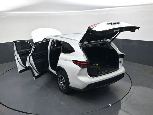 Used 2023 Toyota Highlander XLE image 37