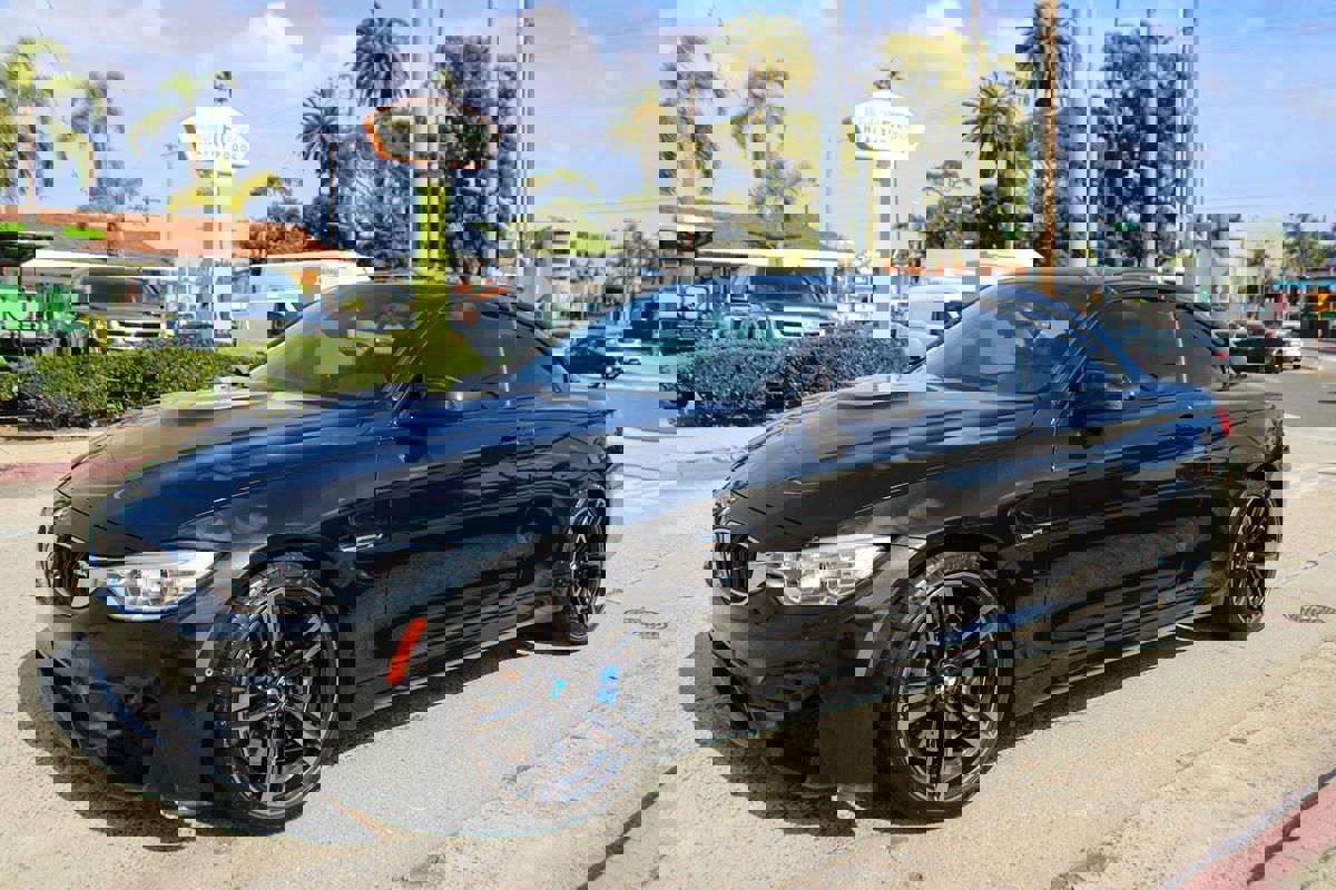 Used 2015 BMW M4 Convertible image 2