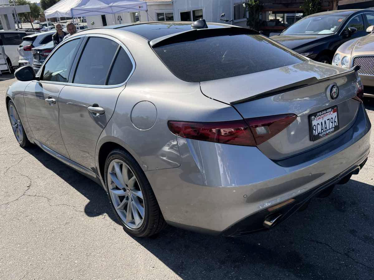 Used 2017 Alfa Romeo Giulia RWD image 6