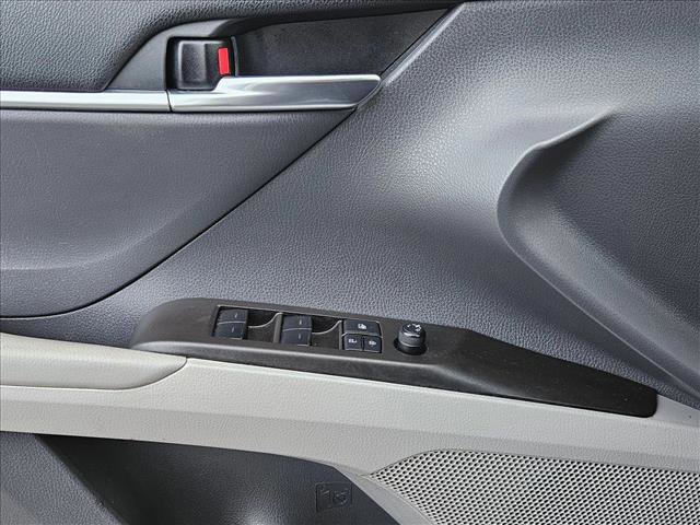 Used 2022 Toyota Camry SE FWD image 6