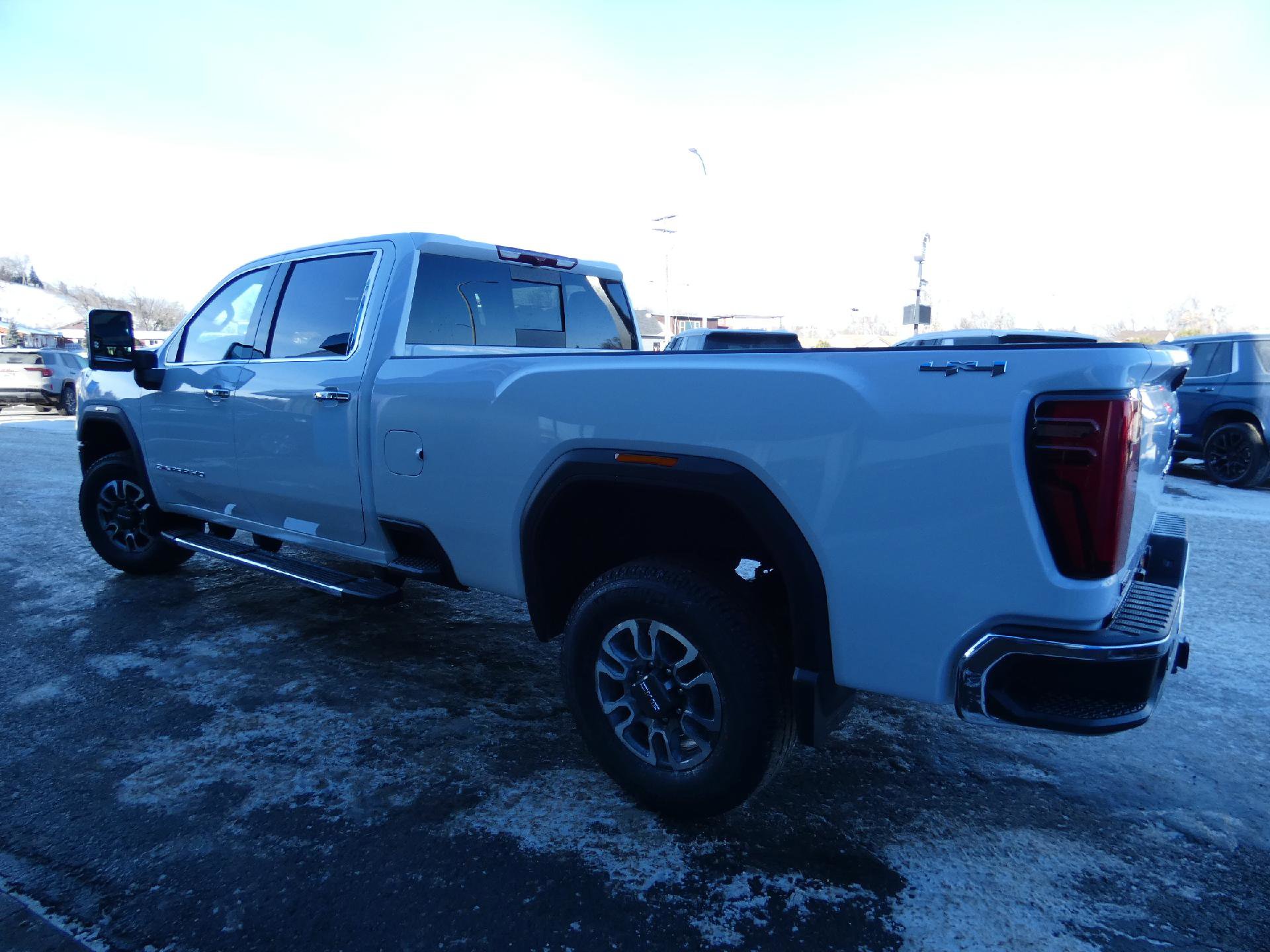 New 2026 GMC Sierra 3500 SLT w/ SLT Premium Package image 11