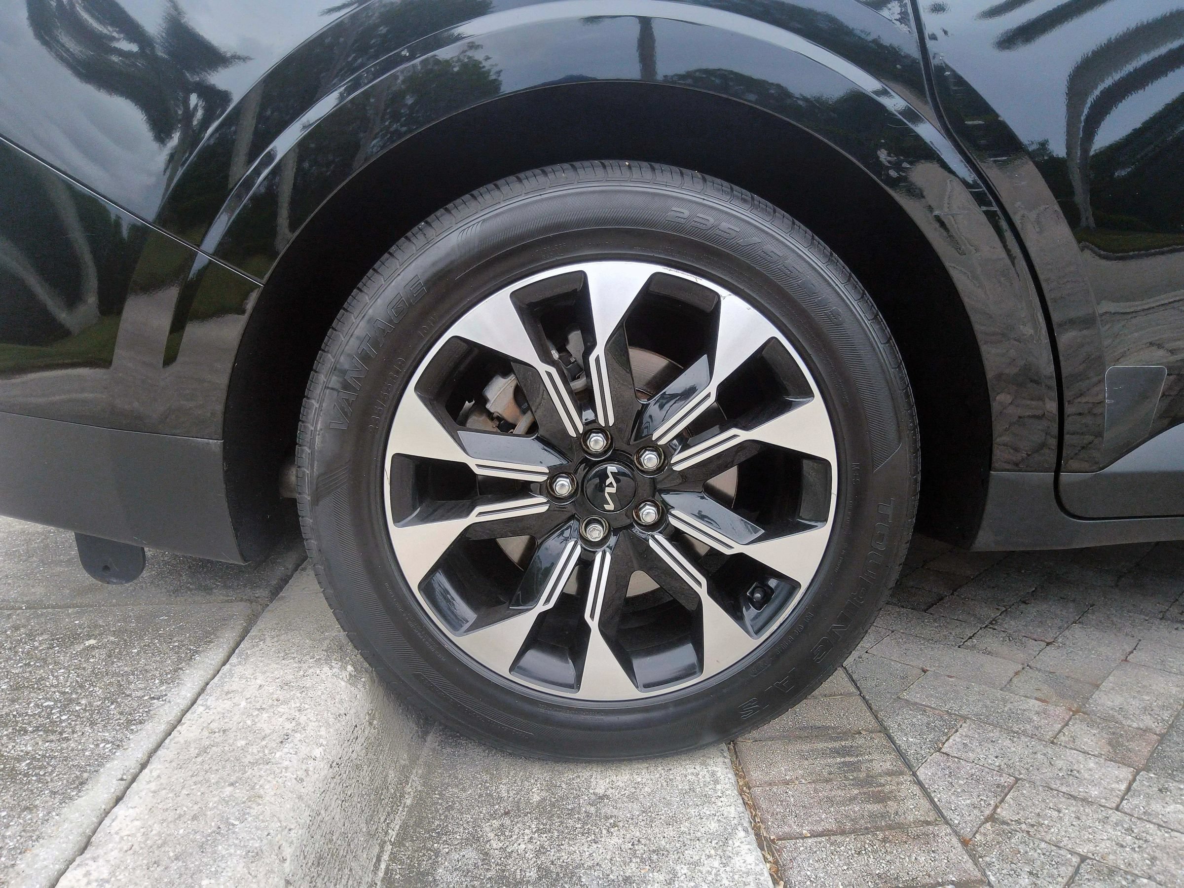 Used 2022 Kia Carnival EX FWD image 51