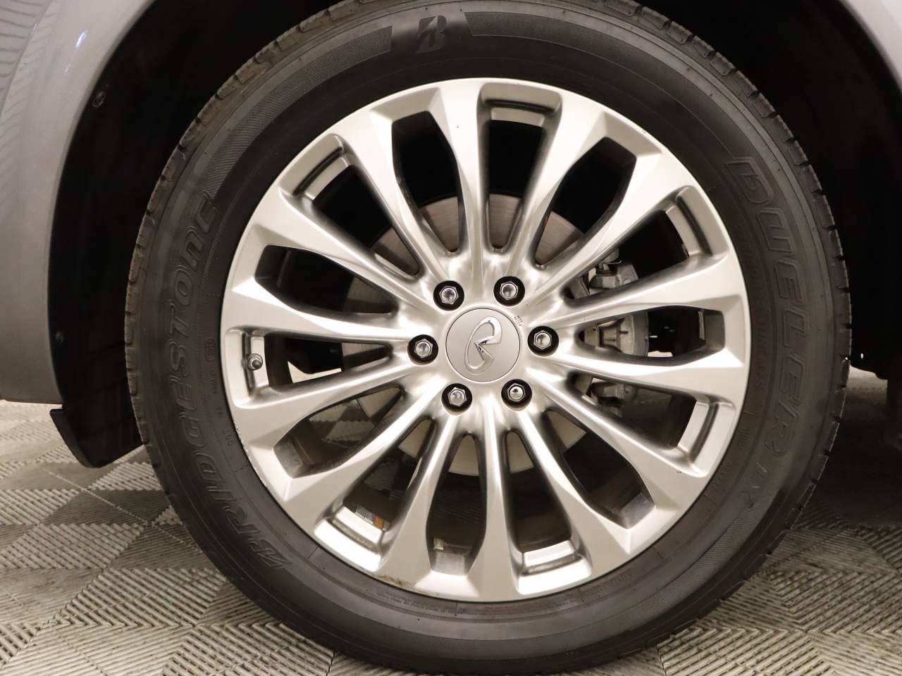 Used 2016 INFINITI QX80 4WD w/ Deluxe Technology Package image 6