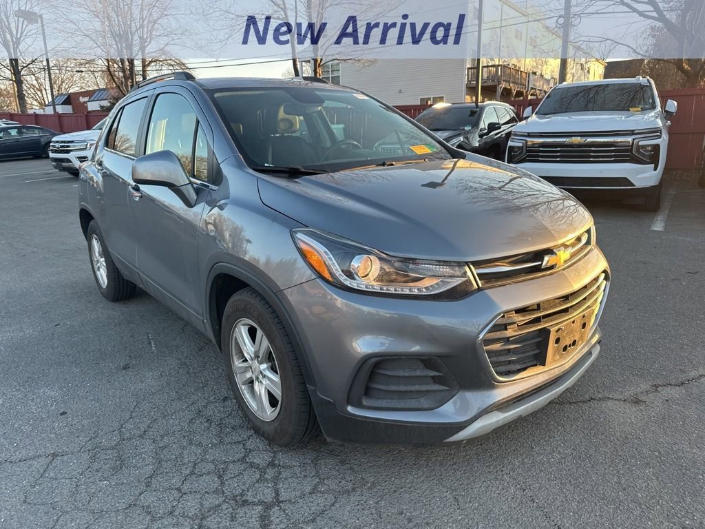 Used 2019 Chevrolet Trax LT w/ LT Convenience Package image 2