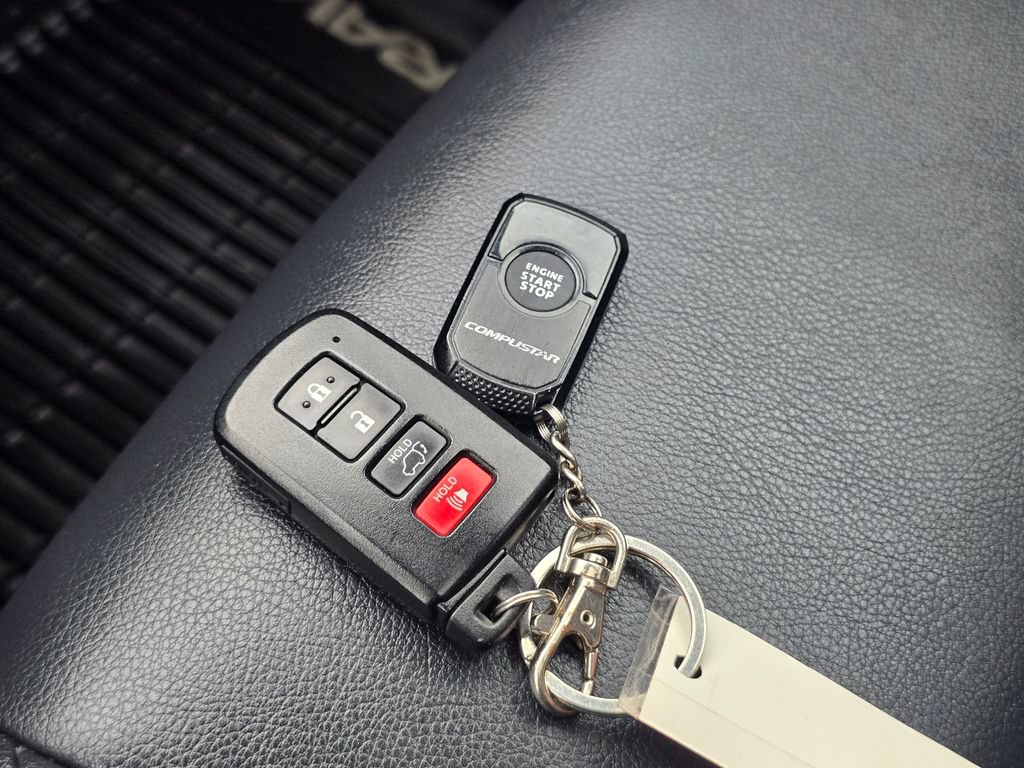 Used 2018 Toyota RAV4 SE w/ Advanced Technology Package AWD/4WD image 33