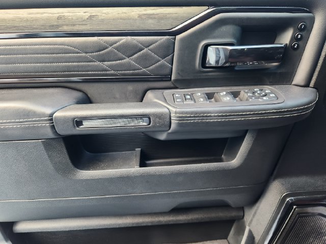 Used 2025 RAM 3500 Limited AWD/4WD image 23