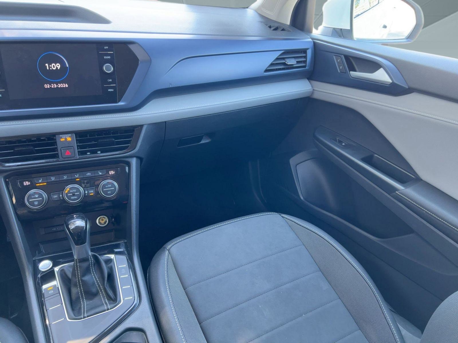 Used 2024 Volkswagen Taos SE image 27