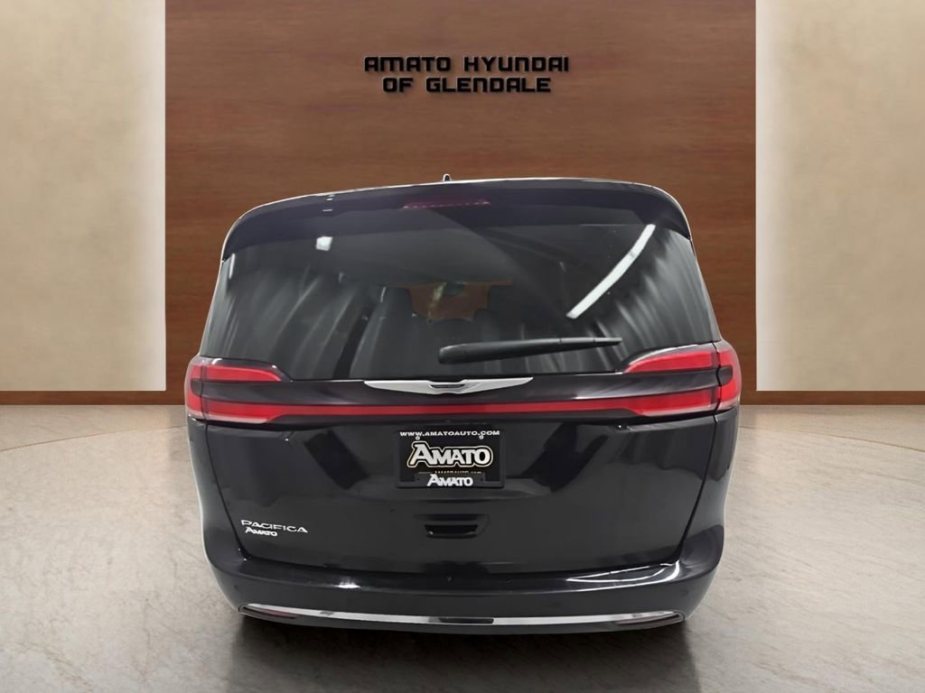 Used 2024 Chrysler Pacifica Touring-L image 5